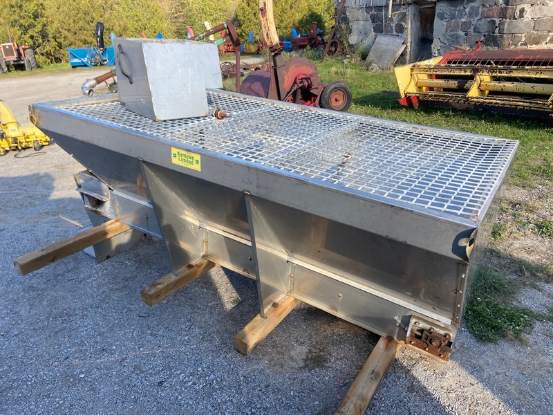 Chemical/Fertilizer Application  Arctic Salt Spreader Photo